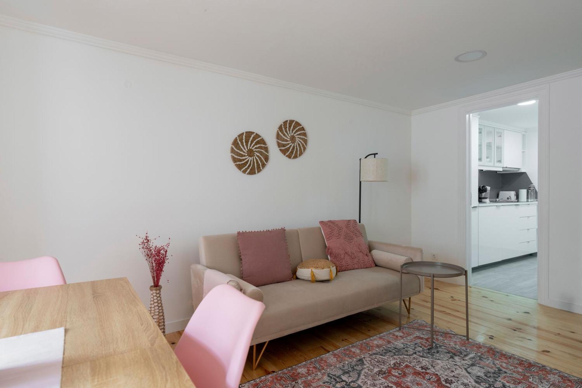 Apartment Cozy Bohemian Flat- Berry *