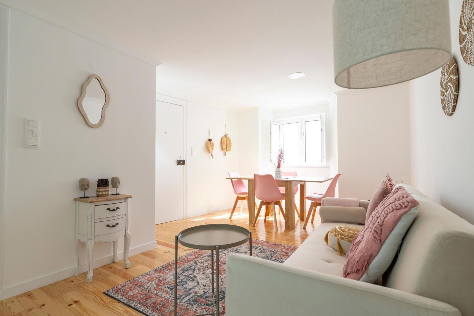 Cozy Bohemian Flat- Berry Apartment