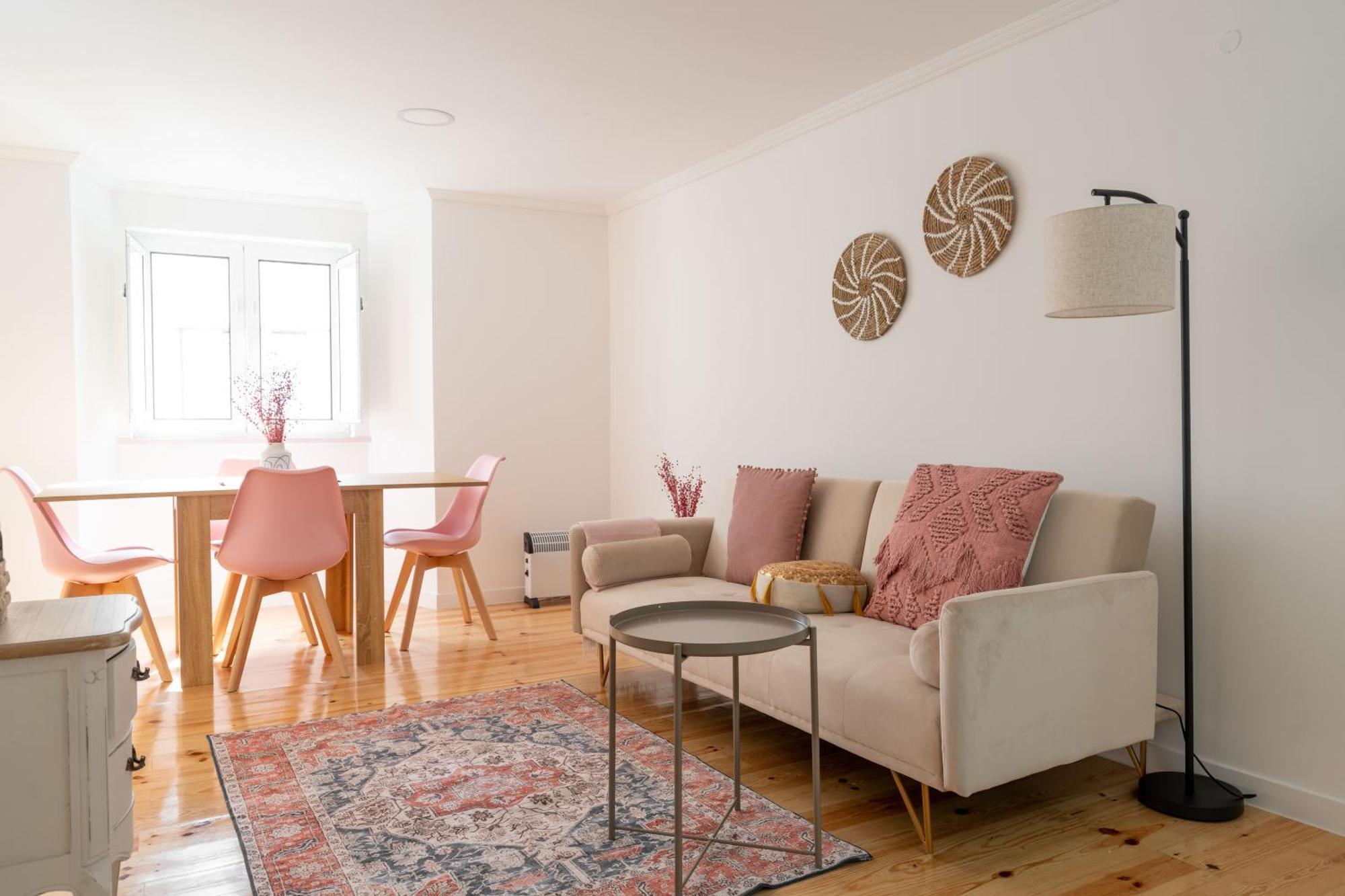 Cozy Bohemian Flat- Berry * Lissabon