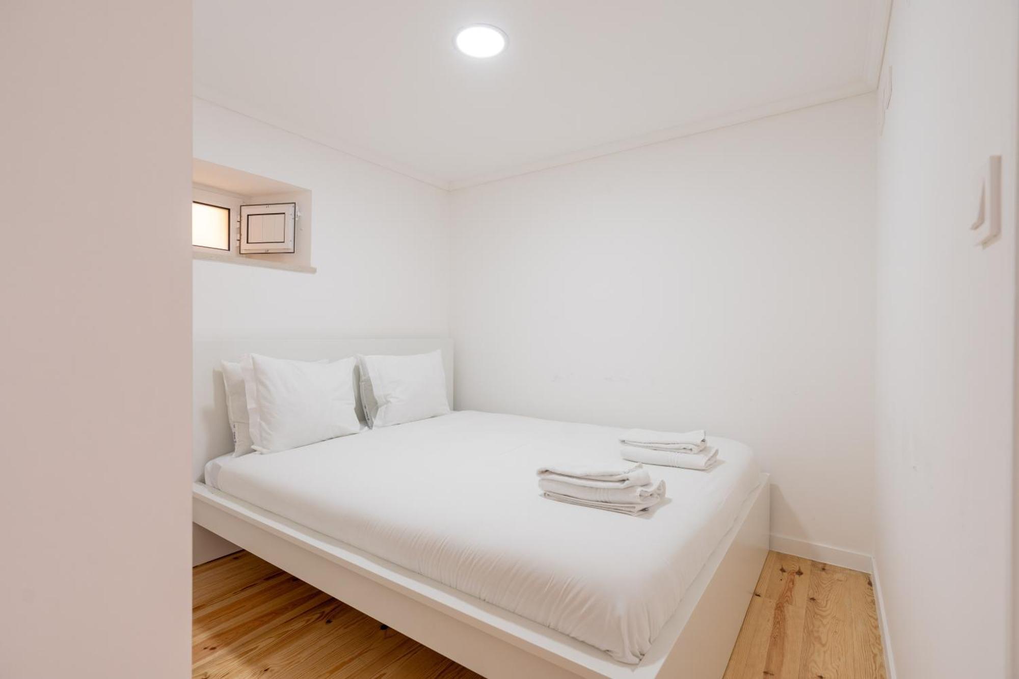 Cozy Bohemian Flat- Berry