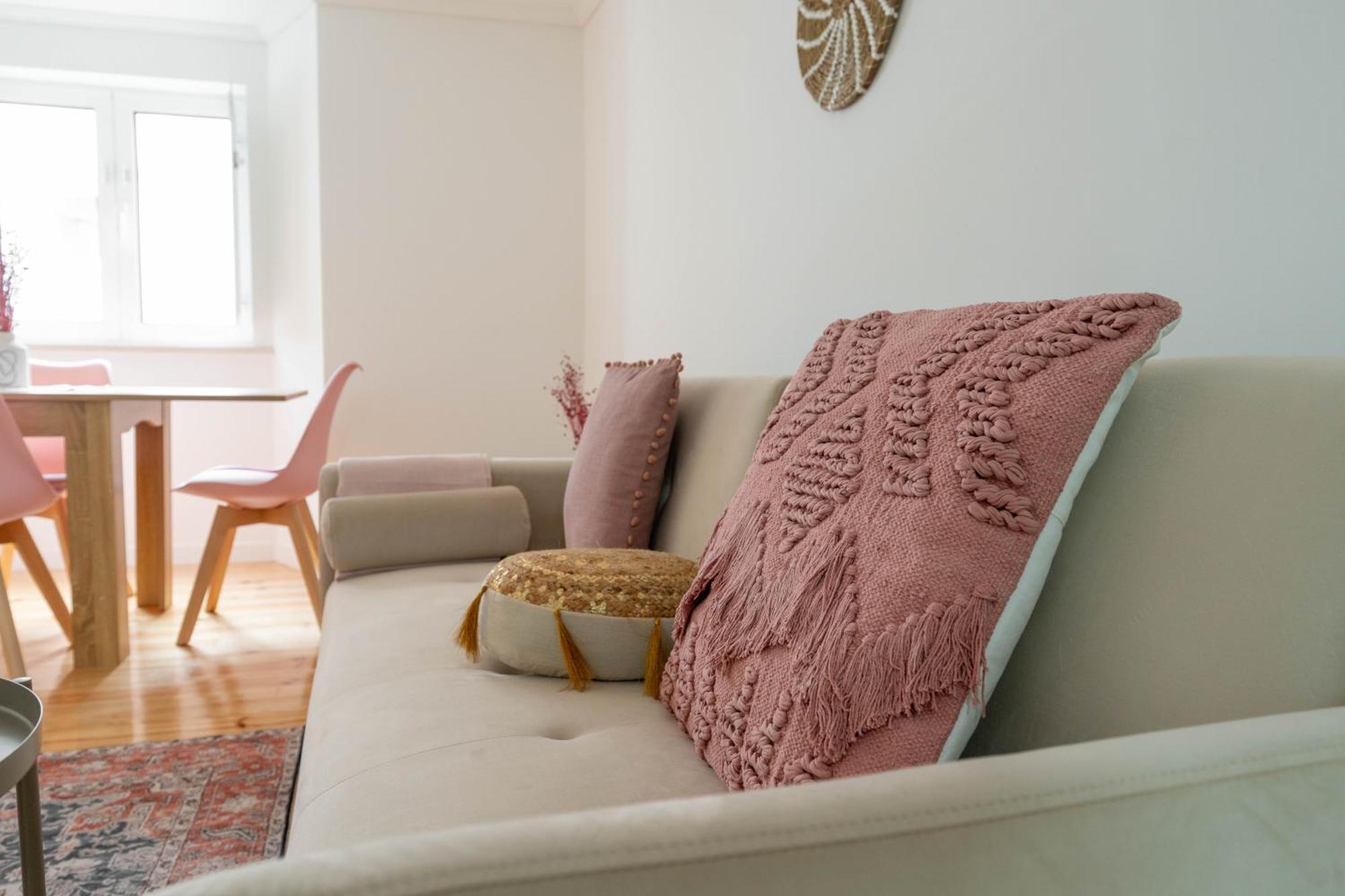 Apartment Cozy Bohemian Flat- Berry *
