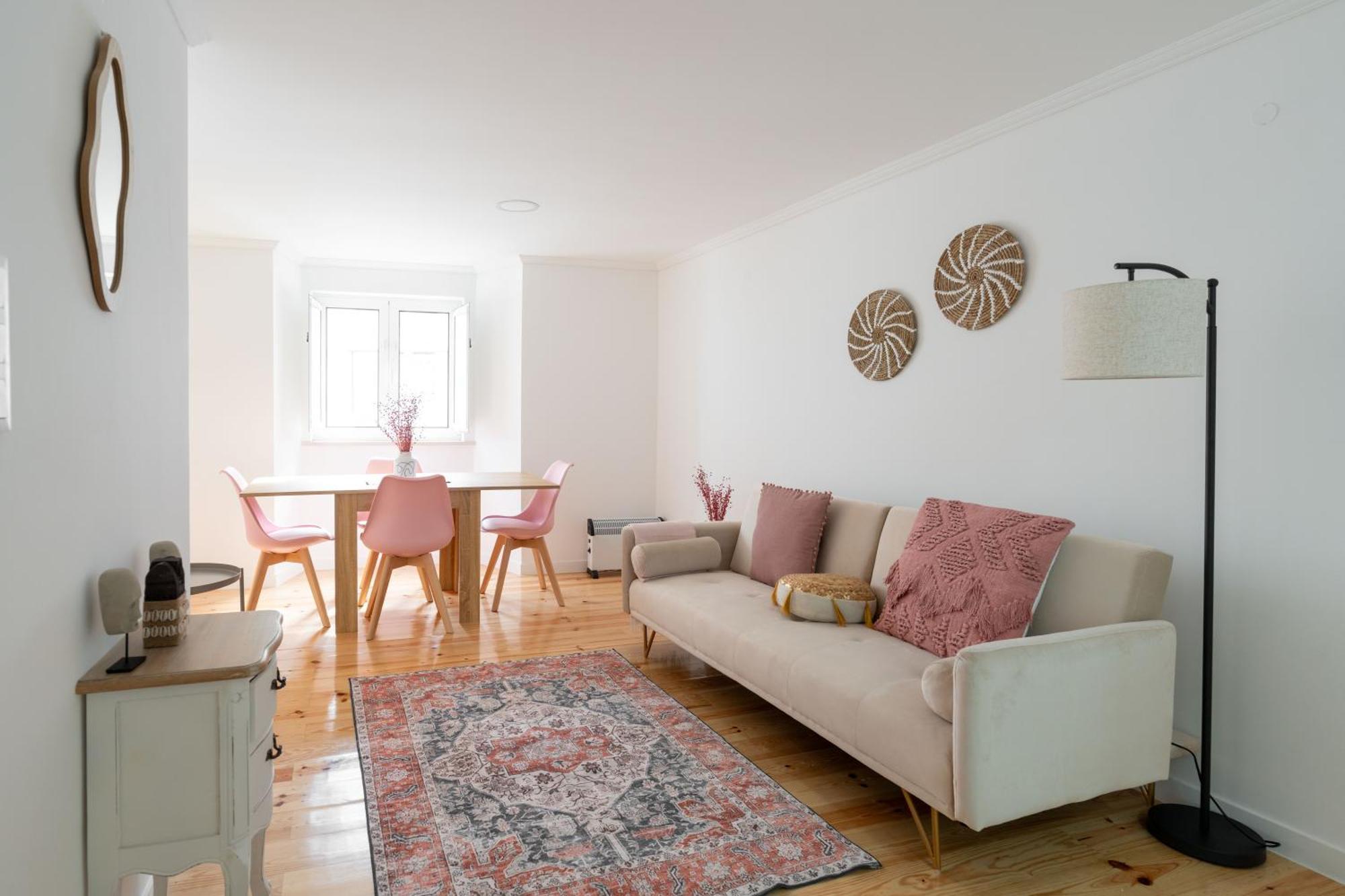 Cozy Bohemian Flat- Berry Lisbon