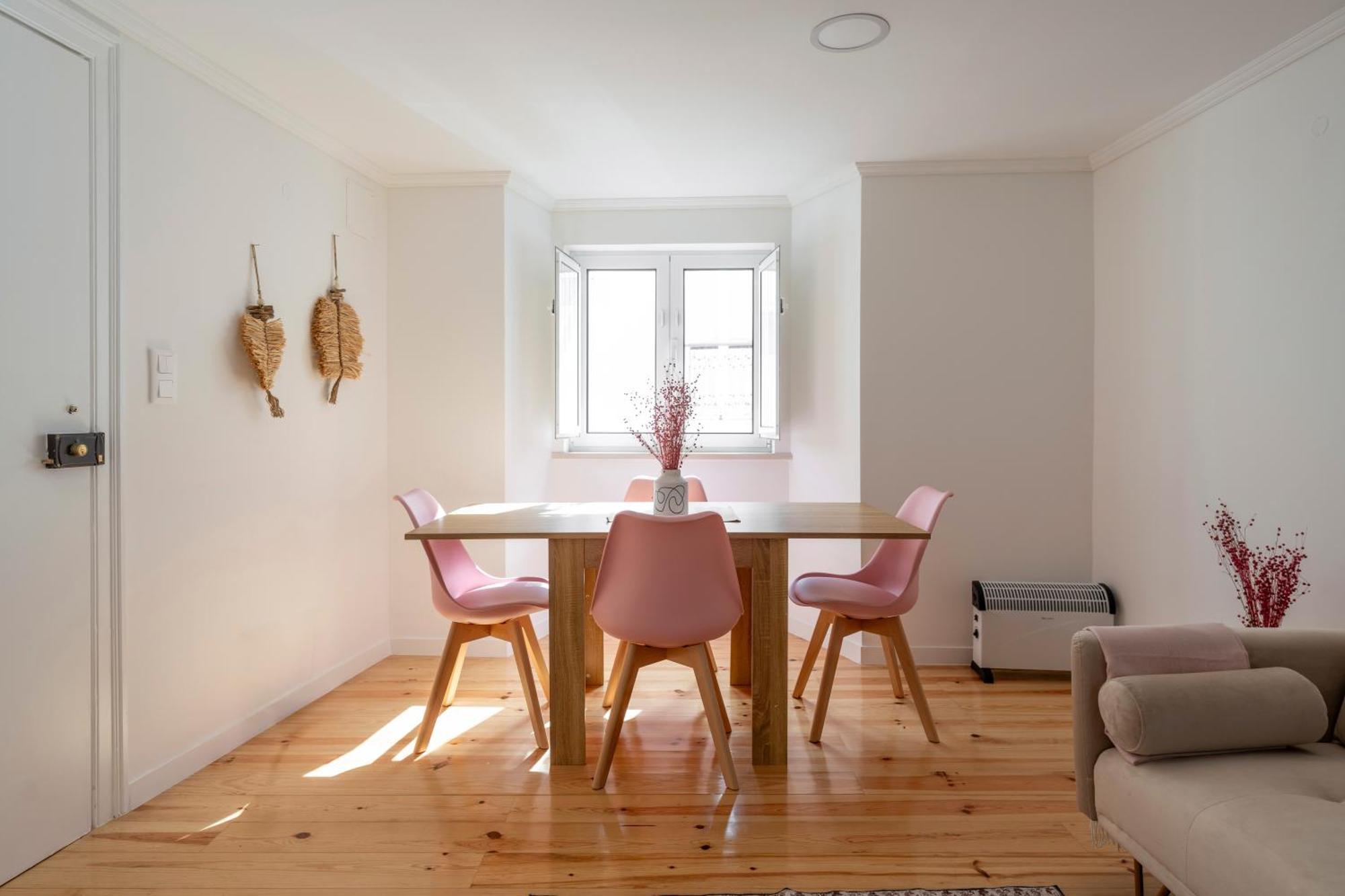 Cozy Bohemian Flat- Berry
