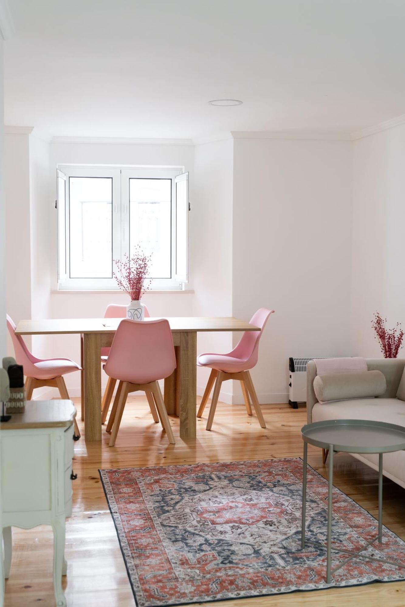 Cozy Bohemian Flat- Berry Lisbon